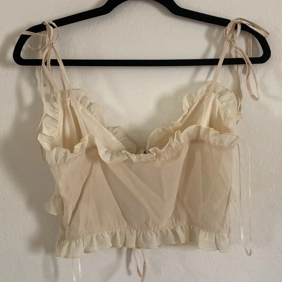 Le Lis Cream Ruffle Crop Top - Picture 3 of 3
